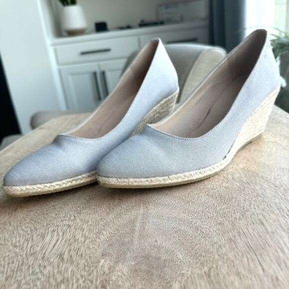 NWOT Viscata Barcelona Roses U-Cut Canvas: medium wedge slip on espadrilles - Picture 7 of 7